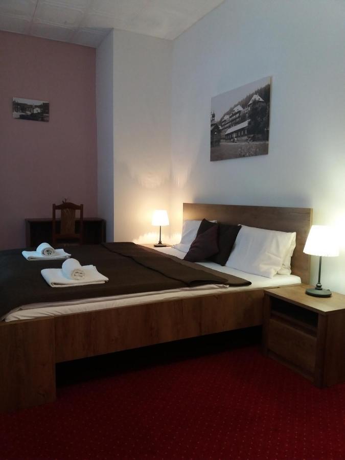 Hotel Dzban Карлова-Студанка Экстерьер фото
