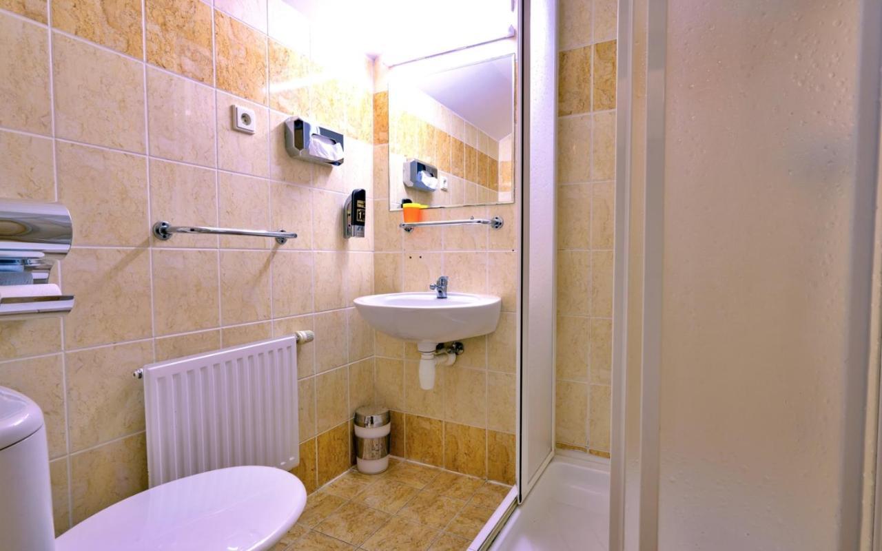 Hotel Dzban Карлова-Студанка Экстерьер фото