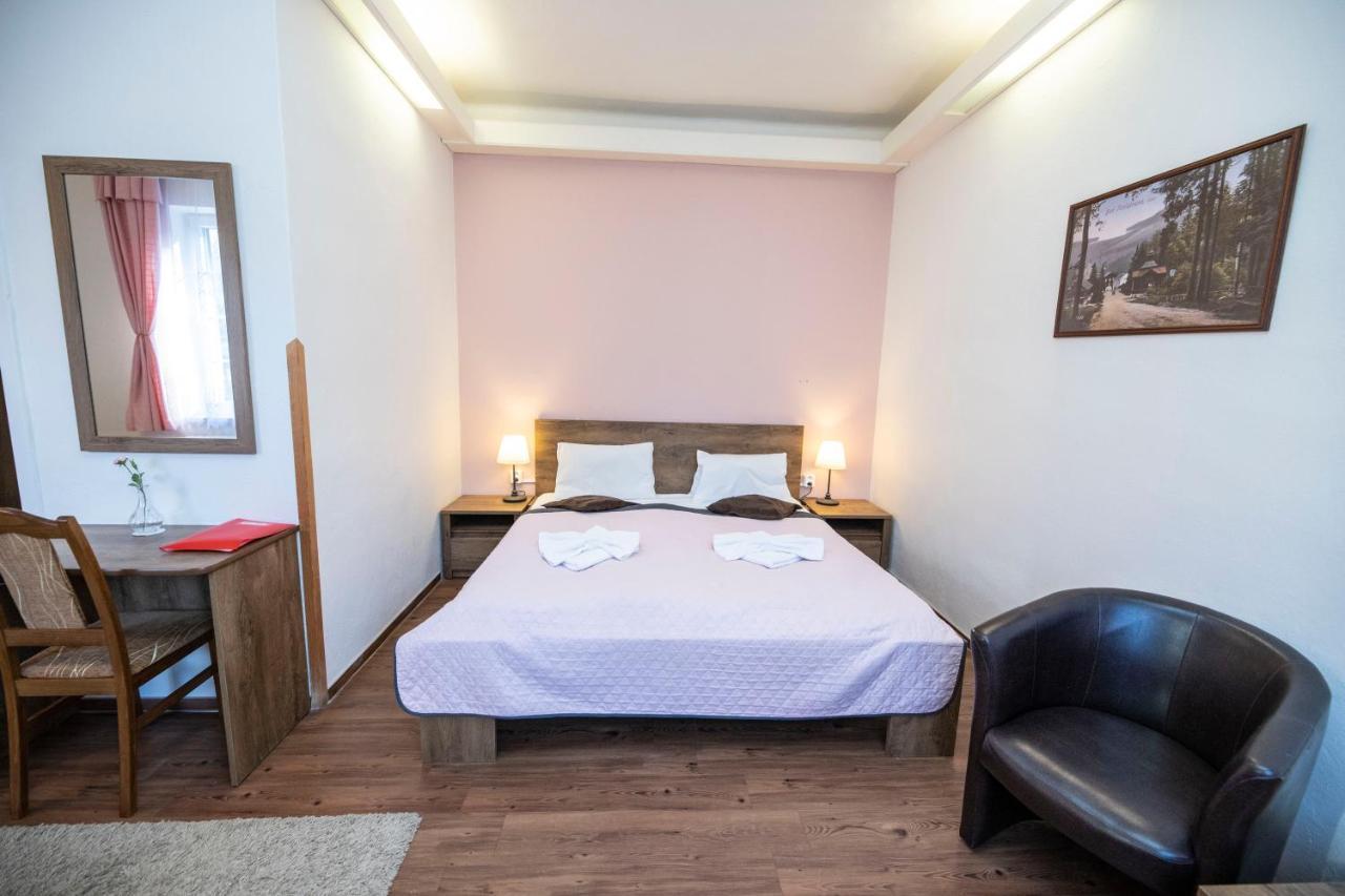 Hotel Dzban Карлова-Студанка Экстерьер фото