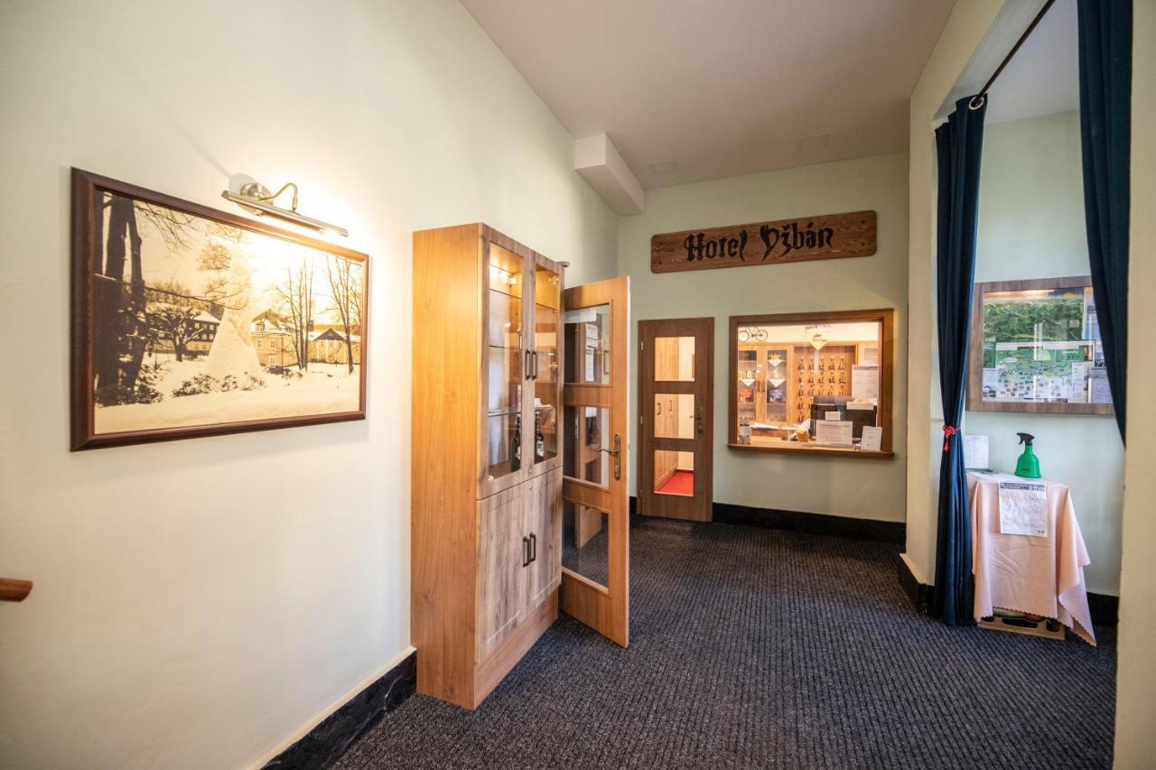 Hotel Dzban Карлова-Студанка Экстерьер фото