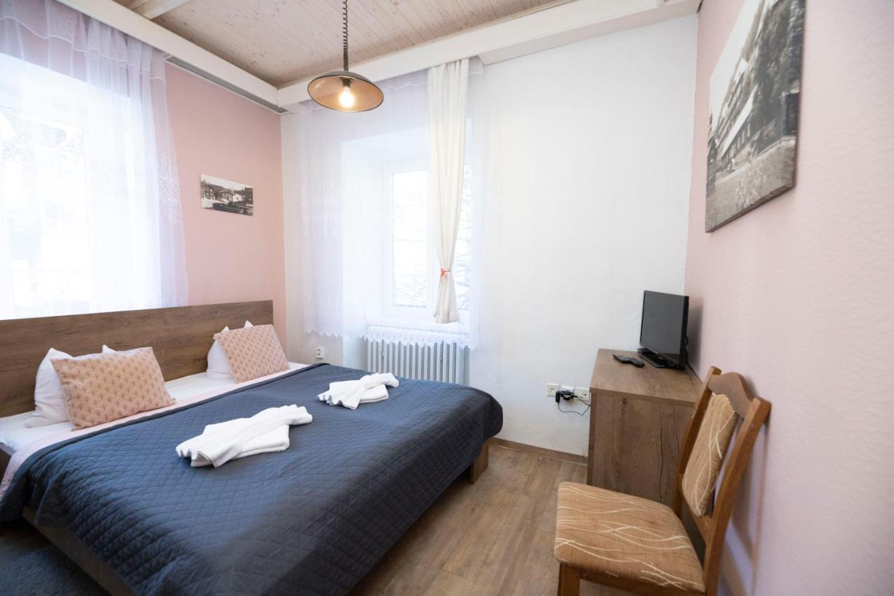 Hotel Dzban Карлова-Студанка Экстерьер фото