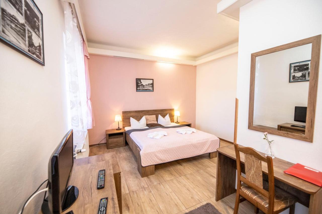 Hotel Dzban Карлова-Студанка Экстерьер фото