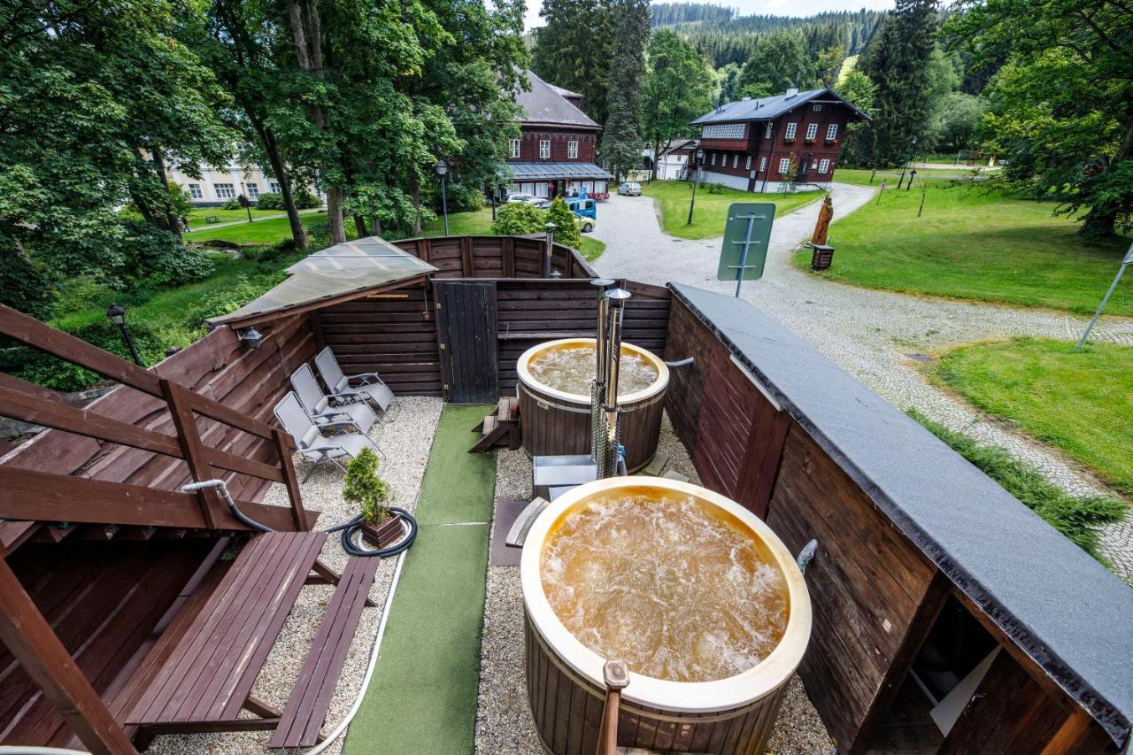 Hotel Dzban Карлова-Студанка Экстерьер фото