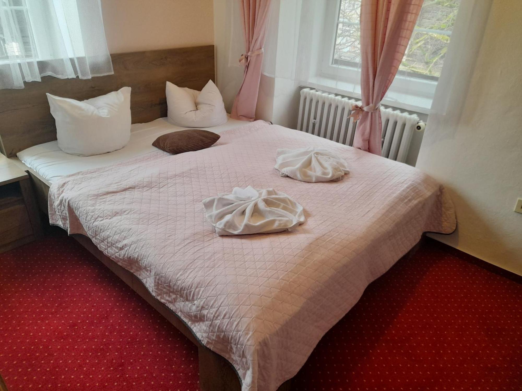 Hotel Dzban Карлова-Студанка Экстерьер фото