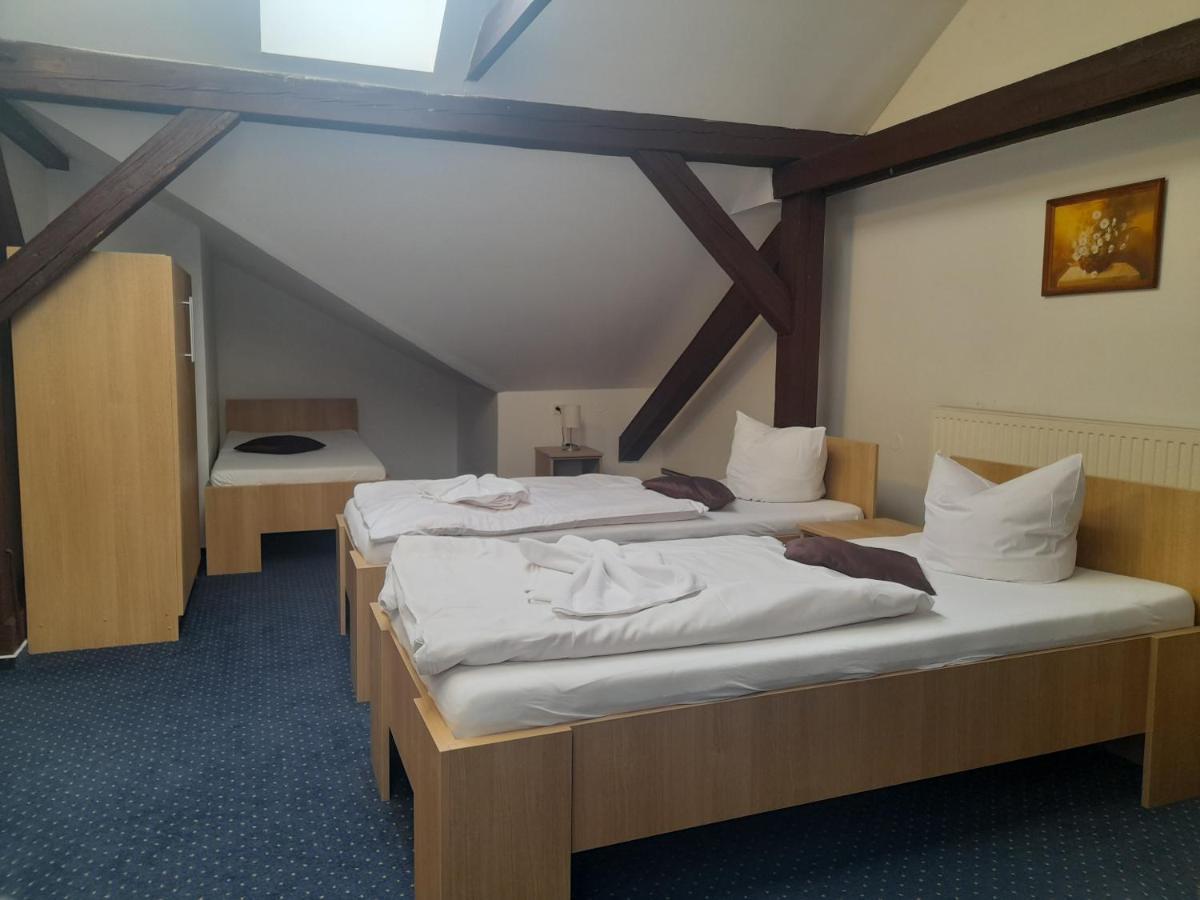 Hotel Dzban Карлова-Студанка Экстерьер фото