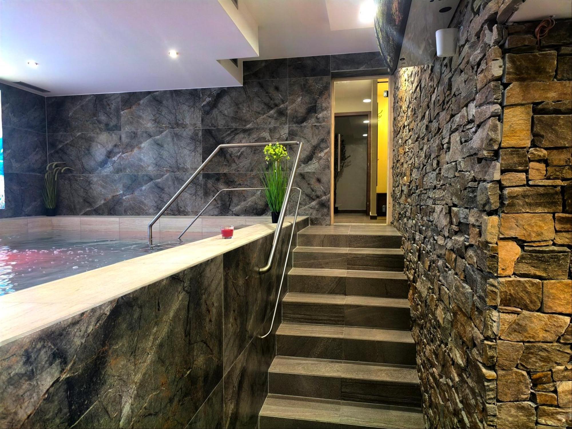 Hotel Dzban Карлова-Студанка Экстерьер фото
